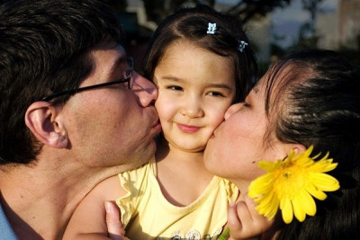 CÁCH ĐỂ TRẺ CẢM THẤY MÌNH LUÔN ĐƯỢC YÊU THƯƠNG