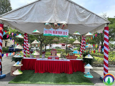 THAM GIA HỘI THI VẼ TRANH TRÊN NÓN LÁ VÀ XẾP SÁCH NGHỆ THUẬT