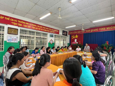 Tổ chức sinh hoạt chuyên môn định kỳ cho giáo viên  và người lao động
