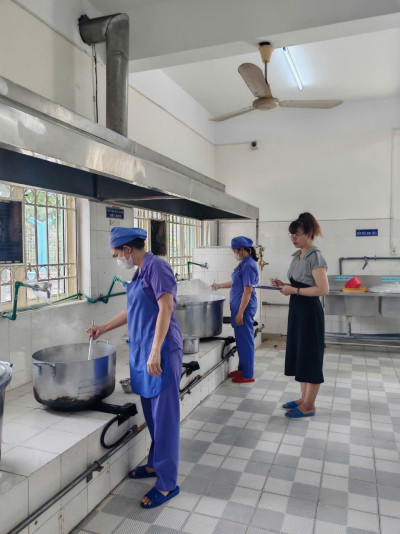 Công tác kiểm tra dự giờ khâu chế biến cấp dưỡng.